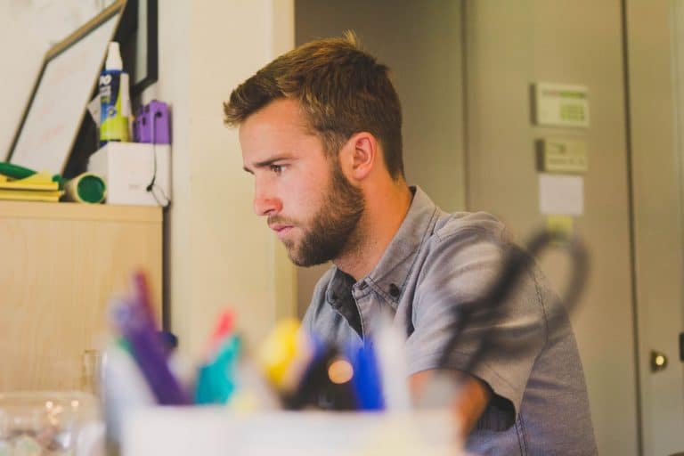 Comment bien se former aux gestes et postures de travail ?