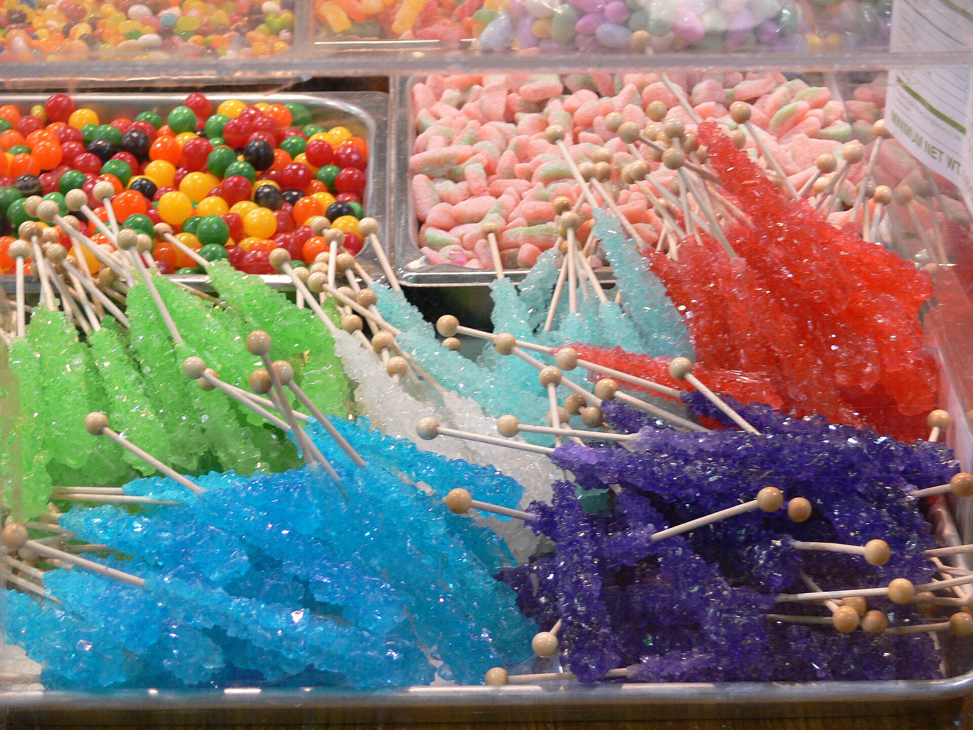 Sucre candi (au premier plan) et autres bonbons en vente à la Texas State Fair 2008, Dallas, Texas
